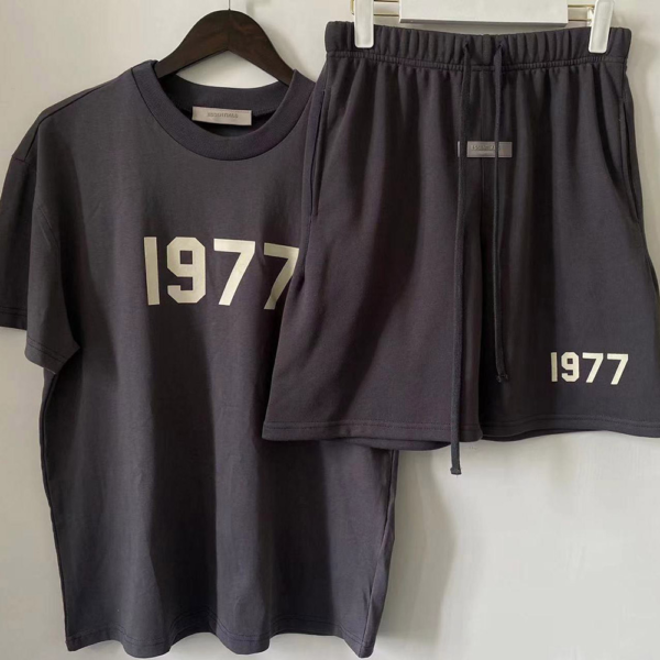ESSENTIALS 1977 T-Shirt+Shorts – Black